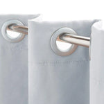 Rideau élégant blanc avec œillets métalliques pour tringle, idéal pour une décoration moderne et lumineuse de salon ou chambre, facile à installer et ajuster.