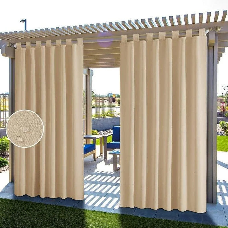Rideaux d'extérieur beiges pour pergola, offrant intimité et protection contre le soleil. Parfaits pour créer un espace extérieur confortable et élégant, ces rideaux ajoutent une touche esthétique à votre jardin ou terrasse. Faciles à installer et idéals pour les aménagements en plein air.