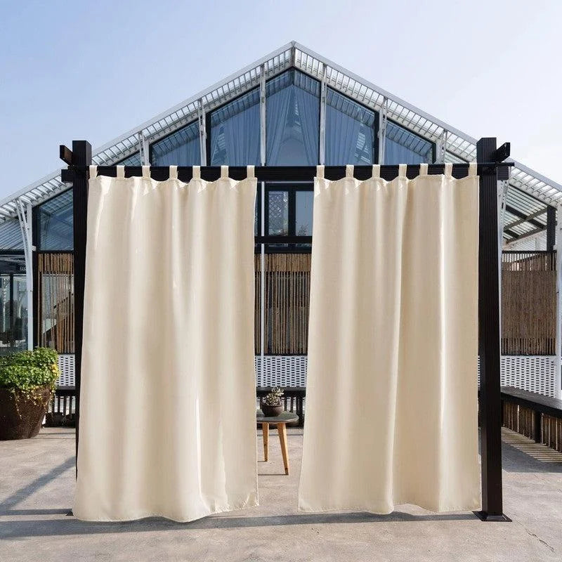 Rideaux d'extérieur beige élégants pour pergola, offrant intimité et design raffiné, parfaits pour espaces extérieurs, jardins ou vérandas. Idéal pour créer une ambiance chaleureuse et protéger du soleil. Transformez votre espace extérieur avec style.