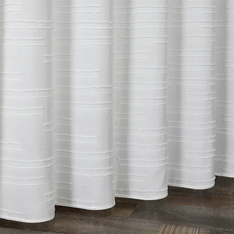 Rideau élégant de couleur blanche avec motif texturé linéaire, parfait pour ajouter une touche moderne et épurée à votre intérieur. Idéal pour le salon, la chambre ou le bureau, ce rideau offre un équilibre entre intimité et luminosité, s'intégrant harmonieusement dans différents styles de décoration. Ajoutez une dimension esthétique à votre espace tout en bénéficiant d'une ambiance lumineuse et accueillante.