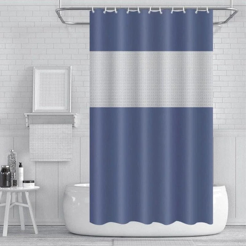 Rideau de douche bleu moderne avec bande centrale décorative, idéal pour embellir votre salle de bain. Conception élégante pour une protection optimale contre les éclaboussures. Ajoutez une touche de style tout en préservant la propreté de votre espace de bain. Facile à installer et parfait pour tous les types de salle de bain.