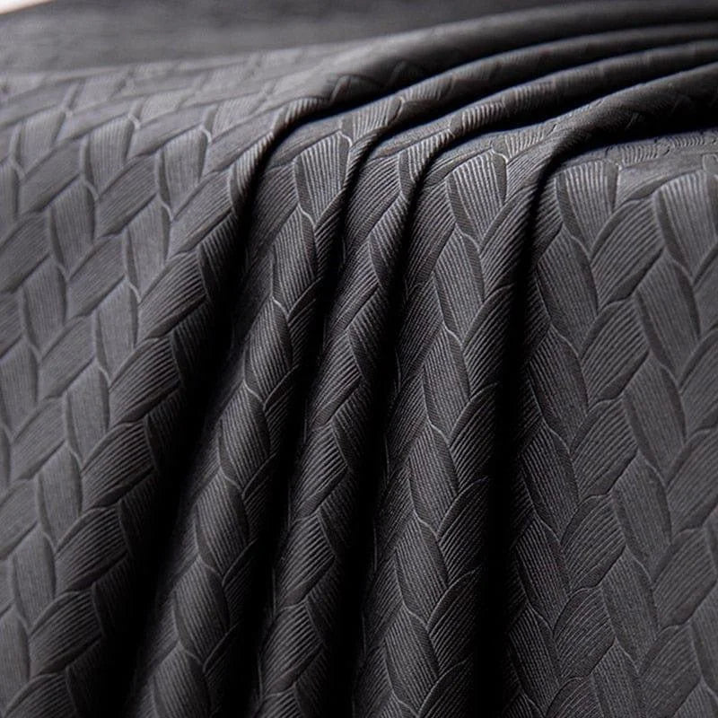 Texture élégante et moderne avec un motif géométrique en relief, idéale pour la décoration intérieure et la confection de vêtements tendance. Cette image met en avant un design raffiné et intemporel, parfait pour apporter une touche de sophistication à votre intérieur.