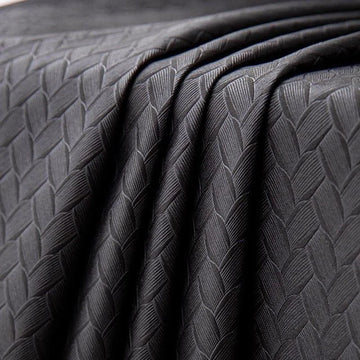 Texture élégante et moderne avec un motif géométrique en relief, idéale pour la décoration intérieure et la confection de vêtements tendance. Cette image met en avant un design raffiné et intemporel, parfait pour apporter une touche de sophistication à votre intérieur.