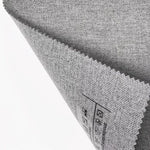 Échantillon de tissu gris avec motifs d'entretien visibles au dos, idéal pour l'ameublement et la décoration intérieure moderne, offrant un style épuré et polyvalent.