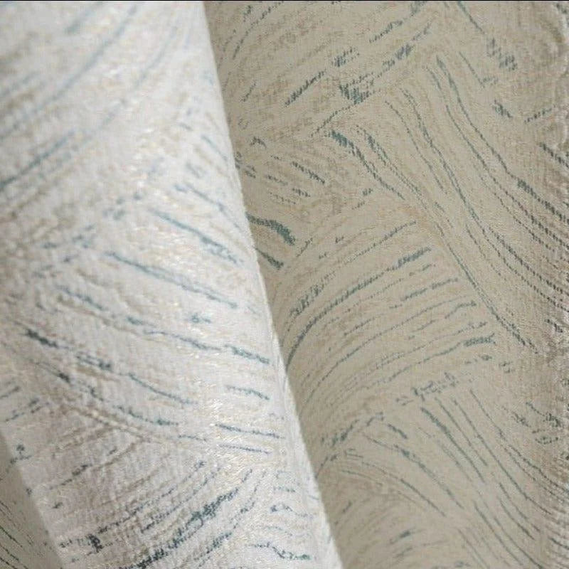 Rideau élégant avec motif linéaire subtil, tons clairs, idéal pour salon moderne, apporte luminosité et style contemporain à votre intérieur.
