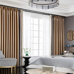 Rideaux élégants teintés de brun dans une chambre moderne, ajoutant une touche de luxe et de sophistication à la décoration intérieure. Design contemporain avec des détails raffinés, mettant en valeur l'éclairage naturel grâce à une grande fenêtre.