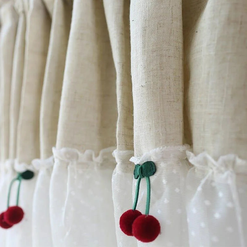 Rideaux élégants avec motifs cerises, parfaits pour ajouter une touche de charme à votre intérieur. Ces tentures décoratives, idéales pour la chambre à coucher ou le salon, combinent style et fonctionnalité en laissant passer la lumière naturelle tout en préservant votre intimité. Transformez votre espace avec ces rideaux au design raffiné et aux détails soignés.