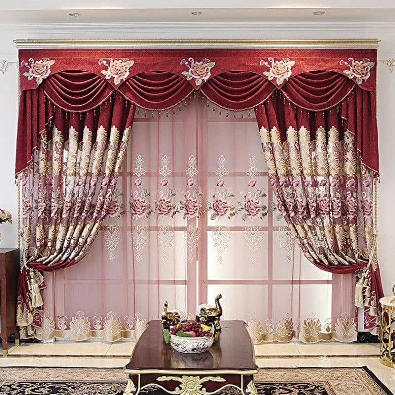Rideaux élégants en tissu brodé avec motifs floraux, couleur bordeaux et or, dotés de draperies luxueuses et de détails raffinés pour une décoration intérieure sophistiquée. Idéal pour ajouter une touche de glamour à votre salon ou chambre à coucher, ces rideaux offrent à la fois style et fonctionnalité en fournissant intimité et contrôle de la lumière naturelle.