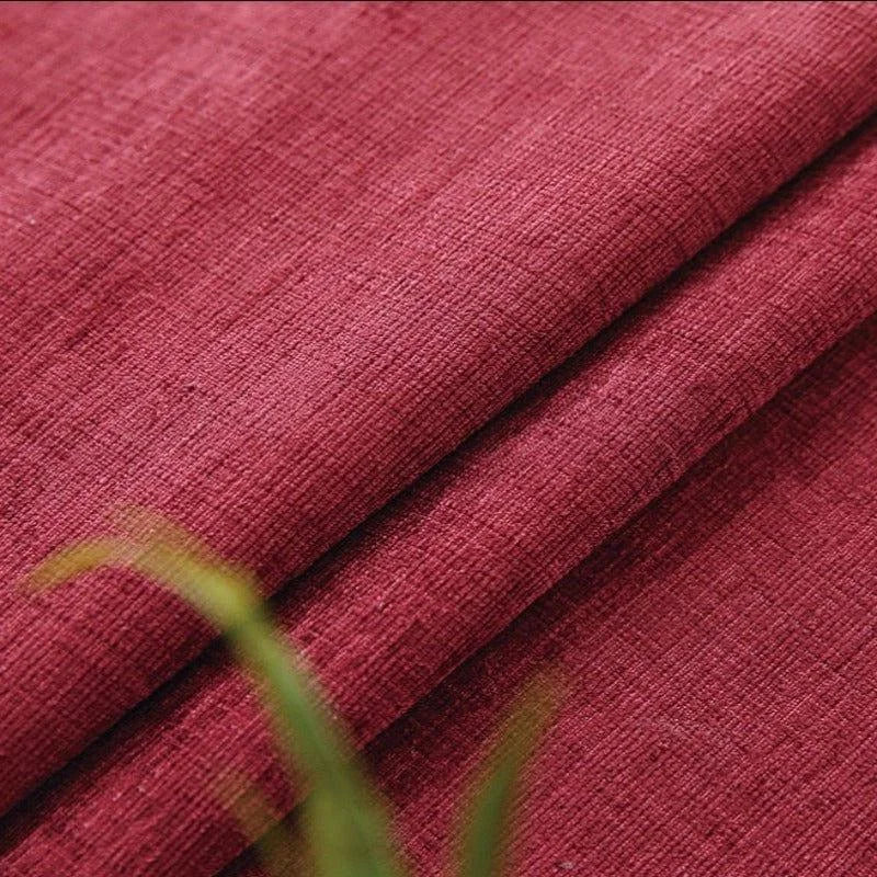 Rideau en lin rouge bordeaux, texture douce et élégante, idéal pour ajouter une touche de sophistication à votre décoration intérieure. Parfait pour le salon, la salle à manger ou la chambre. Disponible en différentes tailles pour s'adapter à vos besoins.