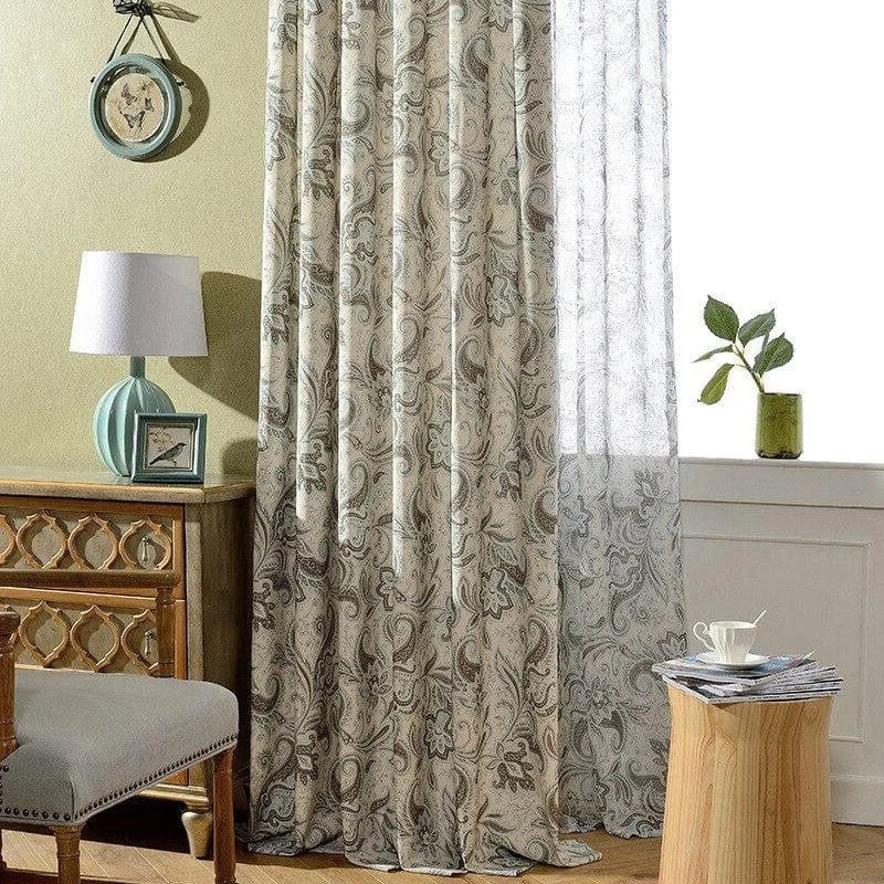 Rideaux élégants avec motifs floraux ajoutant une touche chic à votre décoration intérieure. Idéal pour créer une ambiance chaleureuse et sophistiquée dans votre salon ou chambre à coucher. Accessoire parfait pour filtrer la lumière tout en embellissant votre espace de vie.