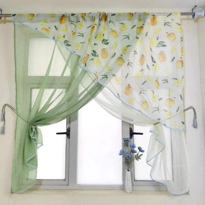 Rideaux décoratifs à motif de fruits pour fenêtres modernes, ajoutant une touche fraîche et vivante à votre intérieur. Design vibrant parfait pour la cuisine ou la salle de séjour, ces rideaux apportent lumière et couleur, créant une ambiance accueillante. Idéal pour les amateurs de décoration fruitée et originale.