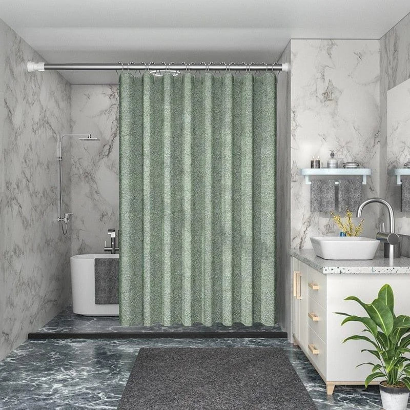 Rideau de douche vert moderne dans une salle de bain élégante. Design sophistiqué s'harmonisant avec un décor en marbre. Espace contemporain idéal pour des ambiances relaxantes. Accessoire indispensable pour une salle de bain tendance.