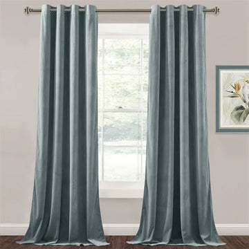 Paire de rideaux opaques bleus avec œillets, idéale pour salon ou chambre, apportant élégance et confort à votre intérieur. Design moderne et élégant pour embellir vos fenêtres tout en bloquant la lumière. Agrémentez votre décoration avec ces rideaux tendance et pratiques.
