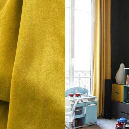 Rideau jaune lumineux ajusté à une fenêtre moderne dans une chambre d'enfant, ajoutant une touche de couleur et de chaleur à la décoration intérieure. Parfait pour créer une ambiance accueillante et contemporaine, tout en apportant de l'intimité.