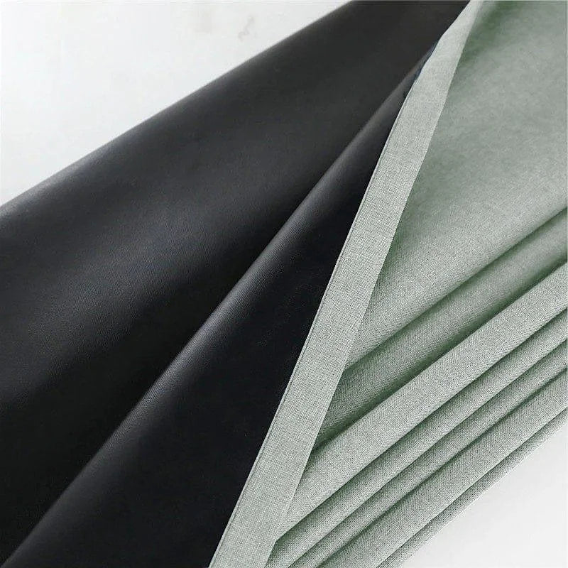 Textile double face noir et gris clair, idéal pour confection de vêtements ou décoration intérieure. Innovant et polyvalent pour projets créatifs. Usage professionnel ou personnel, offrant un look moderne et élégant.