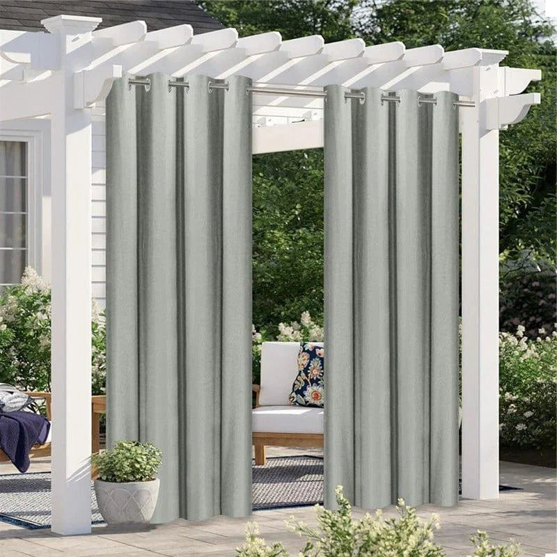 Rideaux d'extérieur gris pour pergola, parfaits pour créer un espace ombragé et intime dans votre jardin. Ces rideaux élégants apportent une touche moderne et sophistiquée à votre espace extérieur. Idéaux pour se protéger des rayons du soleil tout en ajoutant du charme à vos moments en plein air. Decor extérieur tendance avec ces rideaux pratiques et esthétiques.