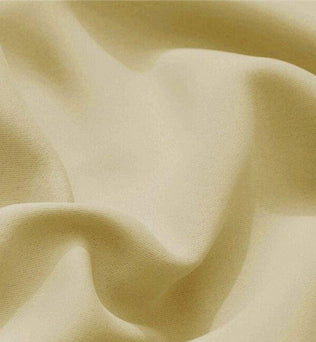 Tissu beige avec drapé fluide, idéal pour confection de vêtements élégants ou décoration intérieure. Aspect doux et polyvalent, parfait pour ajouter une touche de sophistication à tout ensemble ou espace. Style classique et intemporel.