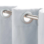 Rideau lumineux blanc avec œillets métalliques, parfait pour apporter une touche contemporaine à votre intérieur. Facile à installer grâce à ses œillets robustes, ce rideau s'adapte à diverses tailles de tringles. Idéal pour améliorer l'ambiance de votre salon ou chambre en filtrant subtilement la lumière.