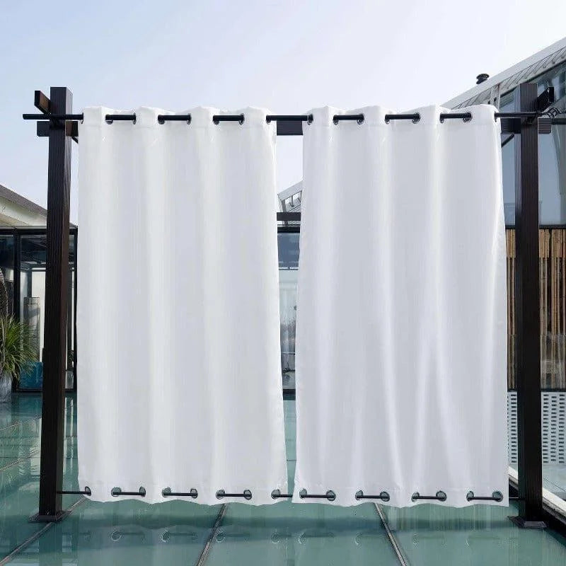 Rideau extérieur blanc pour terrasse moderne - Décoration élégante et fonctionnelle, idéal pour créer de l'intimité sur une pergola ou un espace de vie en plein air. Pratique avec ses œillets pour une installation facile. Parfait pour apporter une touche de sophistication à votre jardin ou balcon.