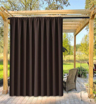 Rideau d'extérieur marron pour pergola, offrant une touche élégante à votre espace extérieur. Idéal pour créer de l'intimité et se protéger du soleil, ce rideau s'intègre parfaitement à votre jardin ou terrasse. Accessoire indispensable pour un aménagement extérieur tendance et fonctionnel.