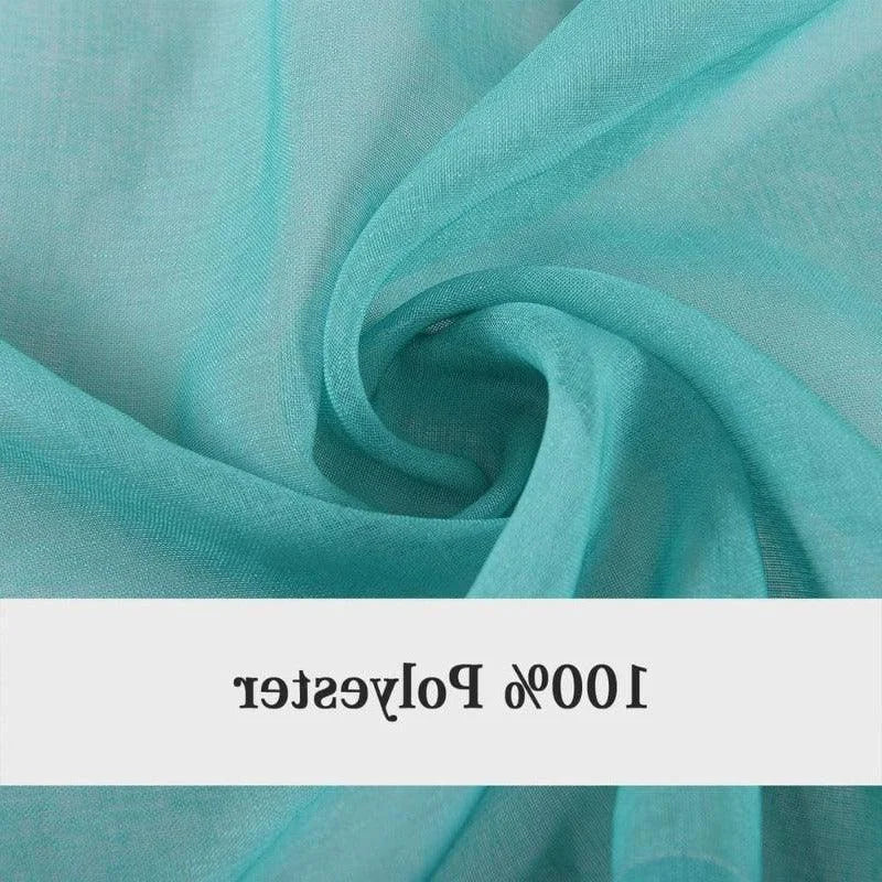 Voile turquoise doux et léger, idéal pour des créations textiles élégantes et modernes. Parfait pour la couture de vêtements fluides ou de décorations aériennes. Couleur vibrante et fraîche qui apporte une touche de sophistication à tout projet.