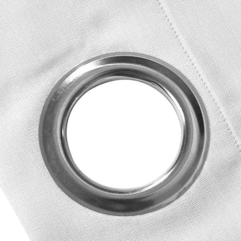 Oeillet de rideau à anneau métallique de haute qualité, idéal pour une fixation facile et robuste de vos rideaux. Design élégant et fonctionnel pour s'adapter à tout type de décoration intérieure. Solution pratique pour un accrochage sécurisé et esthétique.