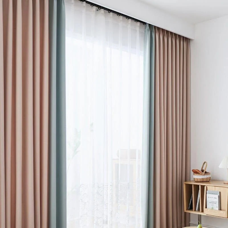 Rideaux élégants pour salle de séjour avec une touche moderne. Conception double incluant des rideaux opaques rose et vert, combinés à des voilages blancs pour un contrôle optimal de la lumière et de l'intimité. Parfaits pour sublimer la décoration intérieure de votre maison tout en apportant une ambiance chaleureuse et accueillante. Accessoire idéal pour un salon contemporain ou une chambre à coucher raffinée.