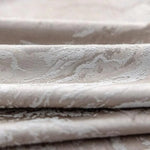 Tissu décoratif élégant avec motif raffiné, idéal pour l'ameublement et la décoration intérieure. Parfait pour créer une ambiance chic et sophistiquée dans votre espace de vie. Disponible en plusieurs options de couleurs pour s'adapter à votre style personnel.