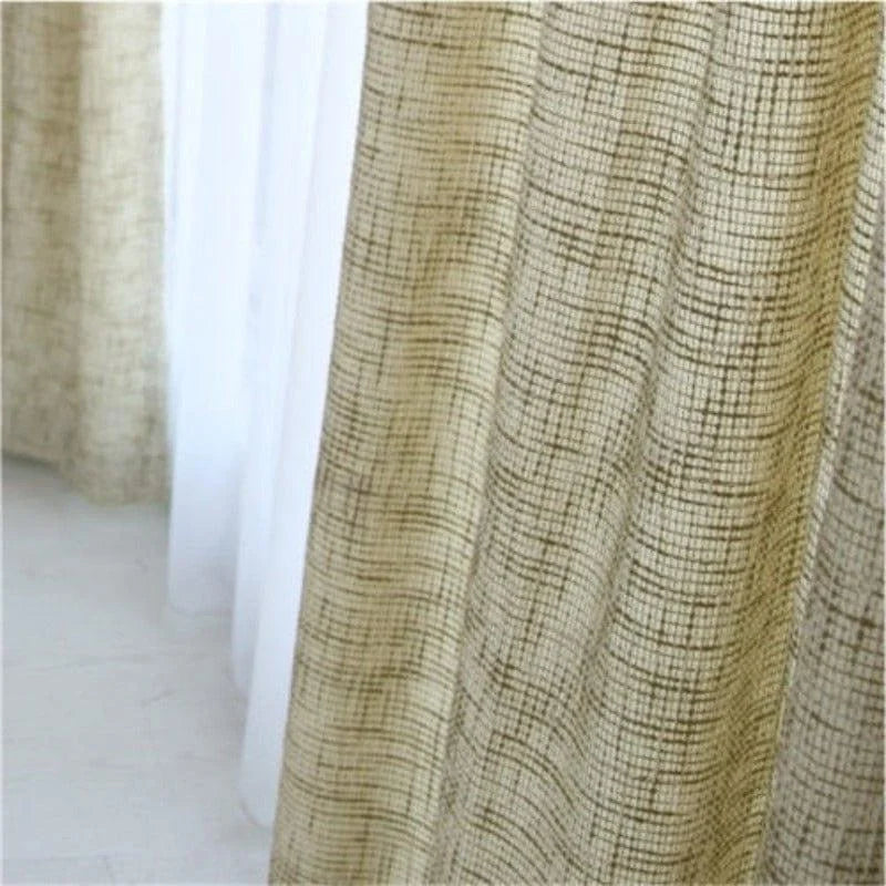 Rideau élégant au design moderne, avec motif à carreaux subtils, idéal pour embellir un salon ou une chambre. Tissu opaque offrant une luminosité douce et un style contemporain à votre intérieur.
