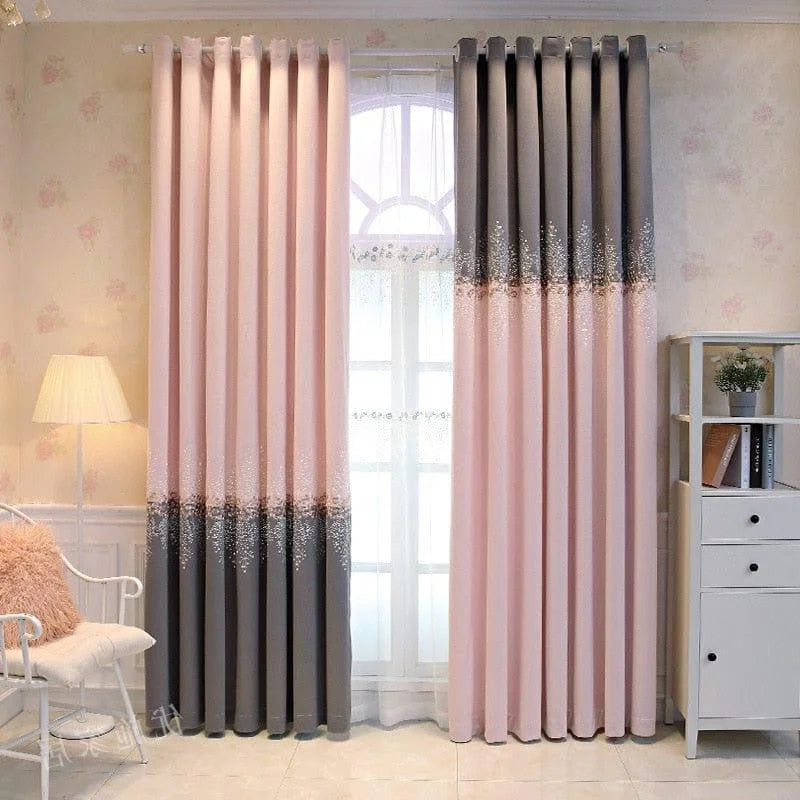 Rideaux élégants avec dégradé de couleurs rose et gris pour chambre moderne, ajoutent une touche chic à la décoration intérieure. Permettent de réguler la luminosité tout en apportant une ambiance cosy et chaleureuse. Idéaux pour salon, chambre ou bureau, ces rideaux se marient facilement avec divers styles de décoration.