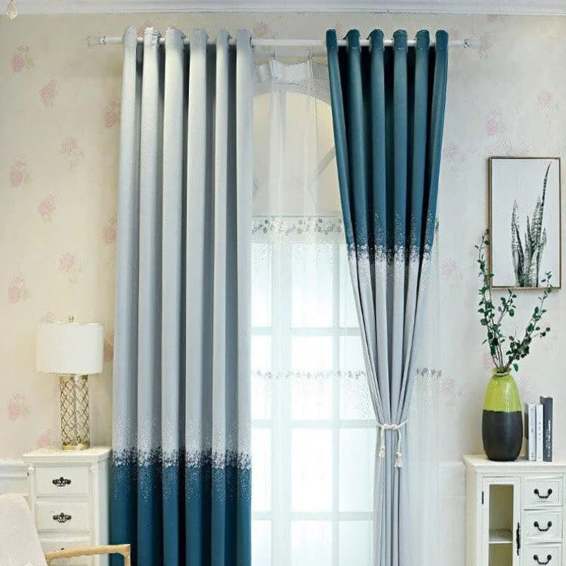 Rideaux élégants bicolores pour salon, offrant une touche moderne et raffinée à votre décoration intérieure. Idéals pour filtrer la lumière tout en ajoutant du style à votre espace de vie. Disponibles en plusieurs tailles pour s'adapter à toutes les fenêtres. Accessoire parfait pour un intérieur tendance.