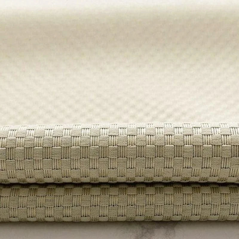 Image montrant un tissu beige avec un motif tissé en relief, idéal pour la décoration intérieure et le design moderne. Texture élégante et polyvalente pour des projets de couture et de confection personnalisés. Parfait pour ajouter une touche de sophistication à tout espace de vie.