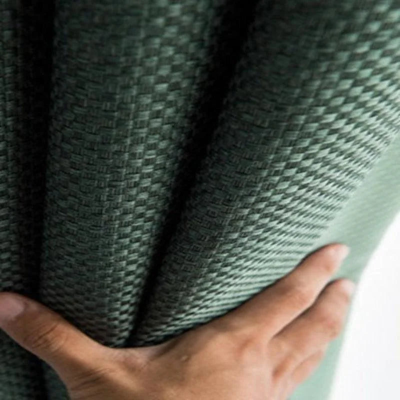 Produit innovant avec texture tissée, montrant une finition de haute qualité en gros plan. Idéal pour les amateurs de design recherchant durabilité et style contemporain. Parfait pour divers projets créatifs ou décoratifs.