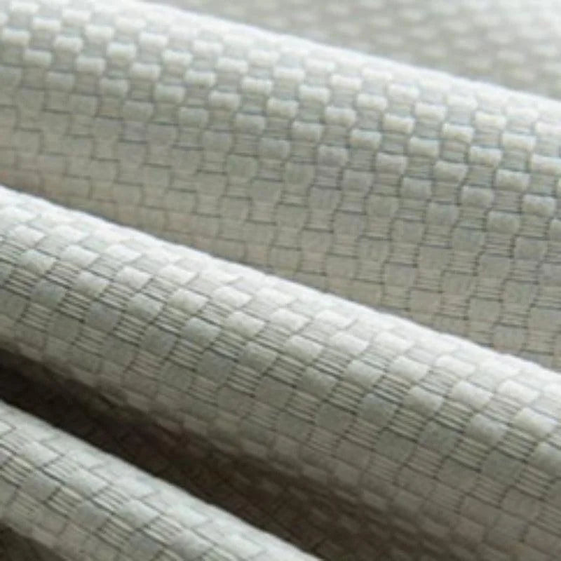 Texture tissé élégante, motif géométrique fin, pour décoration intérieure moderne et raffinée. Drapé subtil et esthétique, idéal pour habiller vos espaces de vie avec style et sophistication. Convient pour les rideaux, nappes ou couvertures.