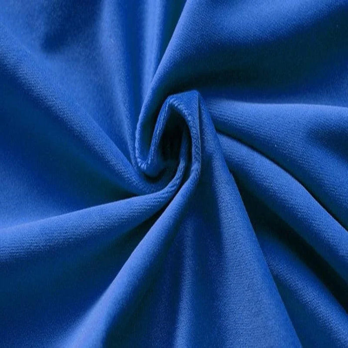 Étoffe bleu intense drapée élégamment, idéal pour la confection de vêtements et accessoires de mode. Fabriquée avec soin pour un tombé impeccable et une allure raffinée, parfaite pour des créations uniques et tendance.