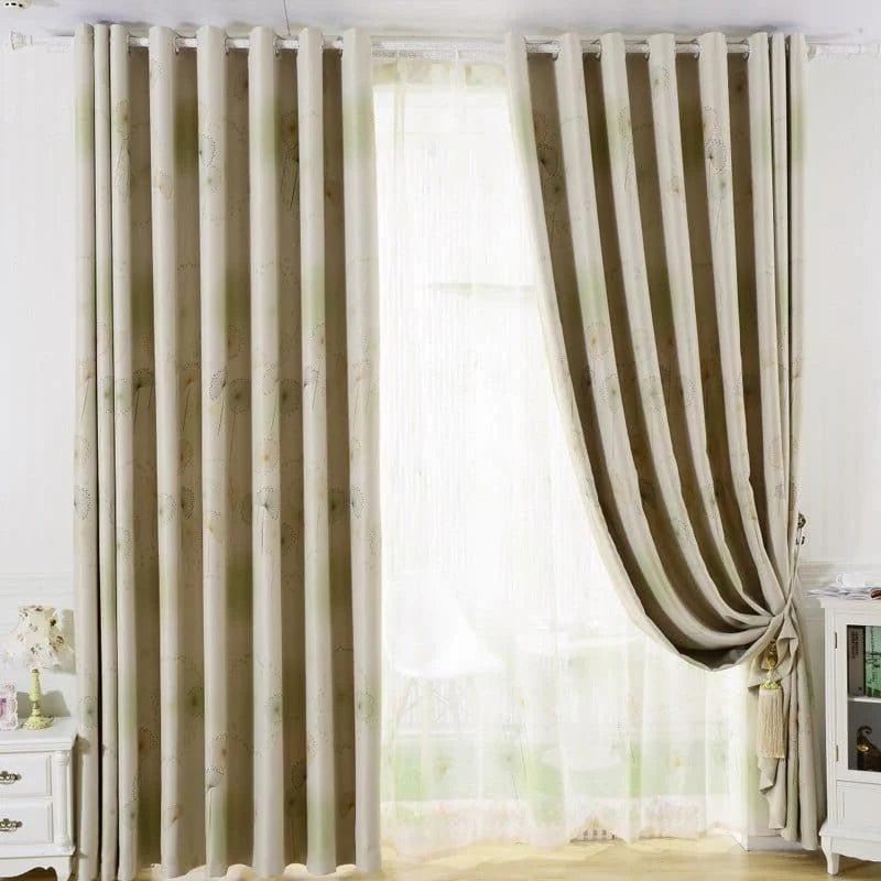 Rideaux élégants pour salon, offrant une ambiance apaisante avec des motifs délicats. Idéaux pour habiller vos fenêtres et ajouter une touche de sophistication à votre décoration intérieure. Faciles à installer grâce aux œillets pratiques, ils filtrent la lumière tout en préservant votre intimité. Parfaits pour créer une atmosphère chaleureuse et accueillante dans n'importe quelle pièce de votre maison.