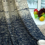 Rideaux élégants avec motif architectural en tons beige et bleu marine, parfaite solution pour embellir et moderniser votre intérieur. Idéal pour les salons ou chambres, ajoutant une touche de sophistication grâce à son design urbain. Disponibles pour différentes tailles de fenêtres, ces rideaux apportent charme et intimité à votre espace de vie.