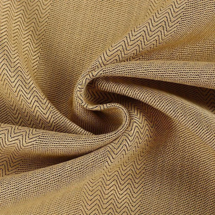 Tissu décoratif beige avec motif en chevrons, idéal pour décoration intérieure, confection de rideaux et ameublement élégant.