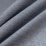 Tissu gris élégant parfait pour la couture et la mode, idéal pour confectionner des vêtements modernes et confortables. Ce textile polyvalent offre une teinte sobre et chic, s'adaptant à de nombreuses créations vestimentaires.
