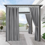 Pergola moderne avec rideaux gris élégants, offrant un espace extérieur ombragé et confortable, idéal pour la terrasse ou le jardin. Vue panoramique et design contemporain, parfaits pour créer un coin détente en plein air. Ajustez l'intimité et la lumière grâce aux rideaux coulissants. Accessoire incontournable pour embellir votre espace extérieur et profiter des journées ensoleillées.