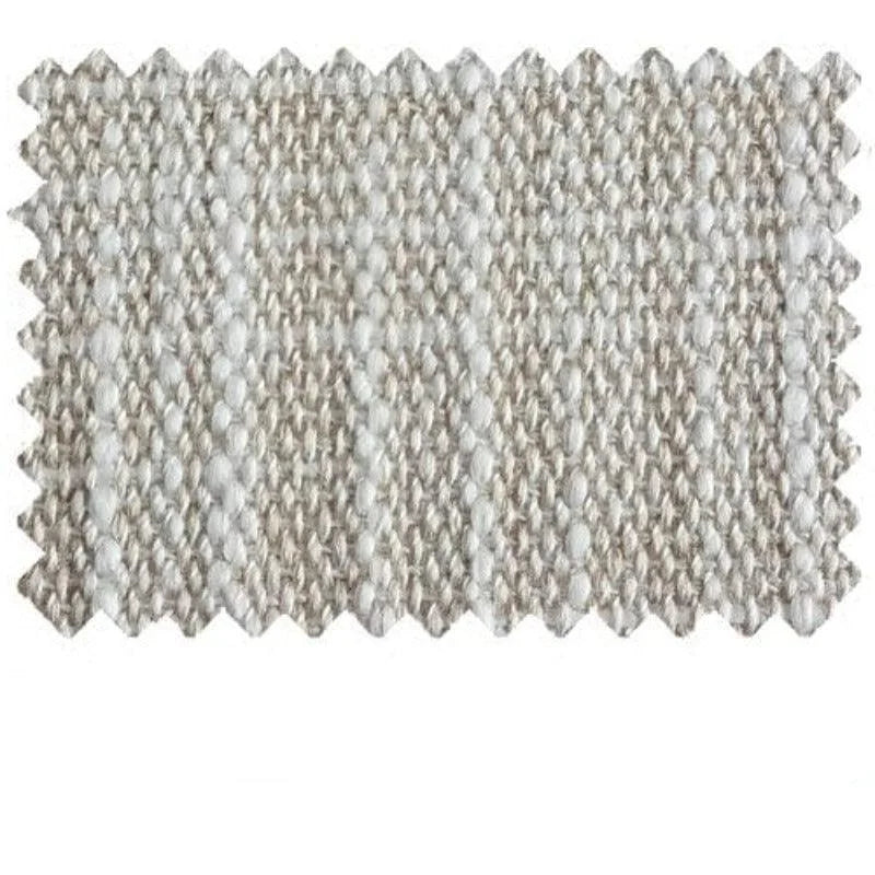 Échantillon de tissu beige avec motif texturé, idéal pour la décoration intérieure ou la confection de vêtements. Offrant un style élégant et polyvalent, parfait pour les projets de couture ou la personnalisation de votre espace.