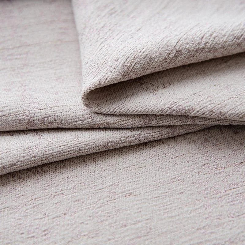 Empilement de tissu en teinte claire montrant une texture délicate et uniforme, idéal pour décoration intérieure ou confection textile. parfaite pour ajouter une touche élégante à votre espace.