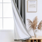 Rideau élégant blanc et gris, ajoutant une touche contemporaine à votre salon. Idéal pour une décoration intérieure moderne, ce rideau accentue la luminosité de la pièce tout en préservant l'intimité. Parfait pour embellir votre espace de vie, il s'harmonise avec divers styles de décoration.