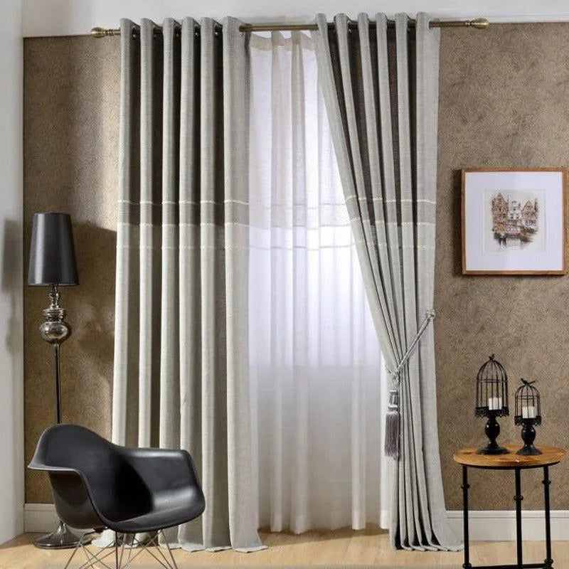 Rideaux élégants gris clair pour salon moderne, parfaits pour créer une ambiance chaleureuse et confortable. Décoration intérieure chic avec motifs subtils et style contemporain. Accessoire idéal pour préserver l'intimité tout en ajoutant une touche de sophistication à votre espace de vie.