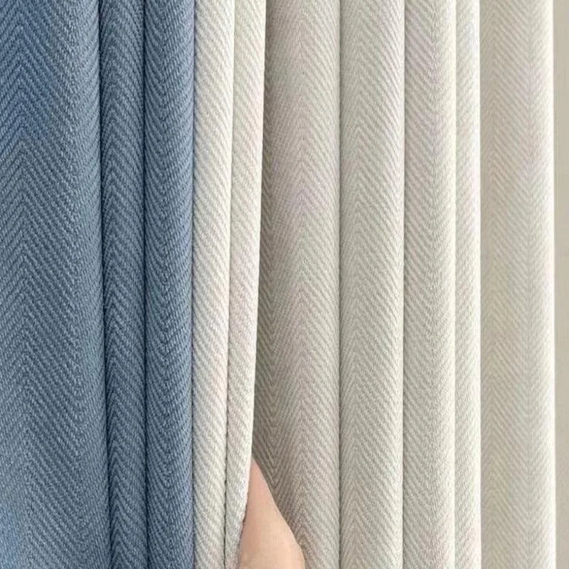 Rideaux élégants dans des nuances apaisantes de bleu et de beige, idéaux pour ajouter une touche de sophistication à tout intérieur. Leur design à motifs offre un aspect moderne parfait pour le salon ou la chambre.