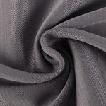 Tissu gris foncé avec motif à chevrons, parfait pour la décoration intérieure moderne et élégante. Idéal pour créer des rideaux, housses de coussin ou projets de couture. Choix polyvalent pour un aménagement raffiné.