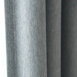 Rideau gris tendance avec motif chevrons, idéal pour une décoration intérieure moderne et élégante. Parfait pour filtrer la lumière tout en ajoutant une touche de sophistication à votre salon ou chambre.