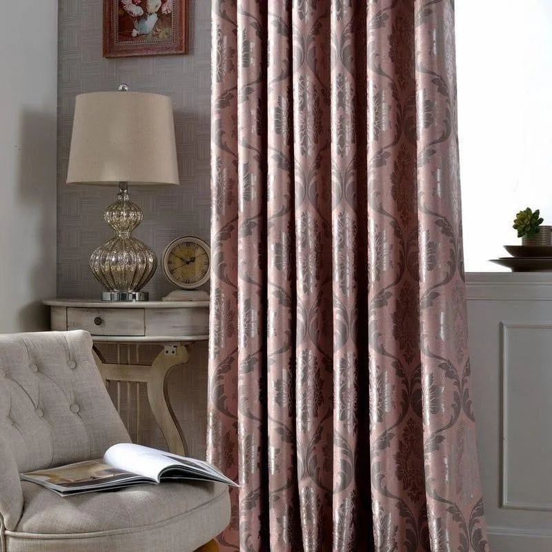 Rideaux décoratifs élégants avec motifs traditionnels, ajoutant une touche raffinée au salon. Luxueux et sophistiqués, ils complètent harmonieusement le design intérieur tout en offrant intimité et confort. Parfaits pour une ambiance chaleureuse et accueillante.