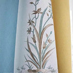 Rideau décoratif avec motif floral élégant, idéal pour apporter une touche artistique à votre intérieur. Parfait pour embellir le salon, la chambre ou tout espace nécessitant une note de sophistication et de style raffiné. Disponible en plusieurs couleurs, ce rideau ajoute une ambiance chaleureuse et accueillante à votre maison. Adapté à divers styles de décoration pour une harmonie parfaite.