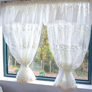 rideau fenetre blanc creme floral dentelle pompons translucide rustique vintage chambre adulte enfant